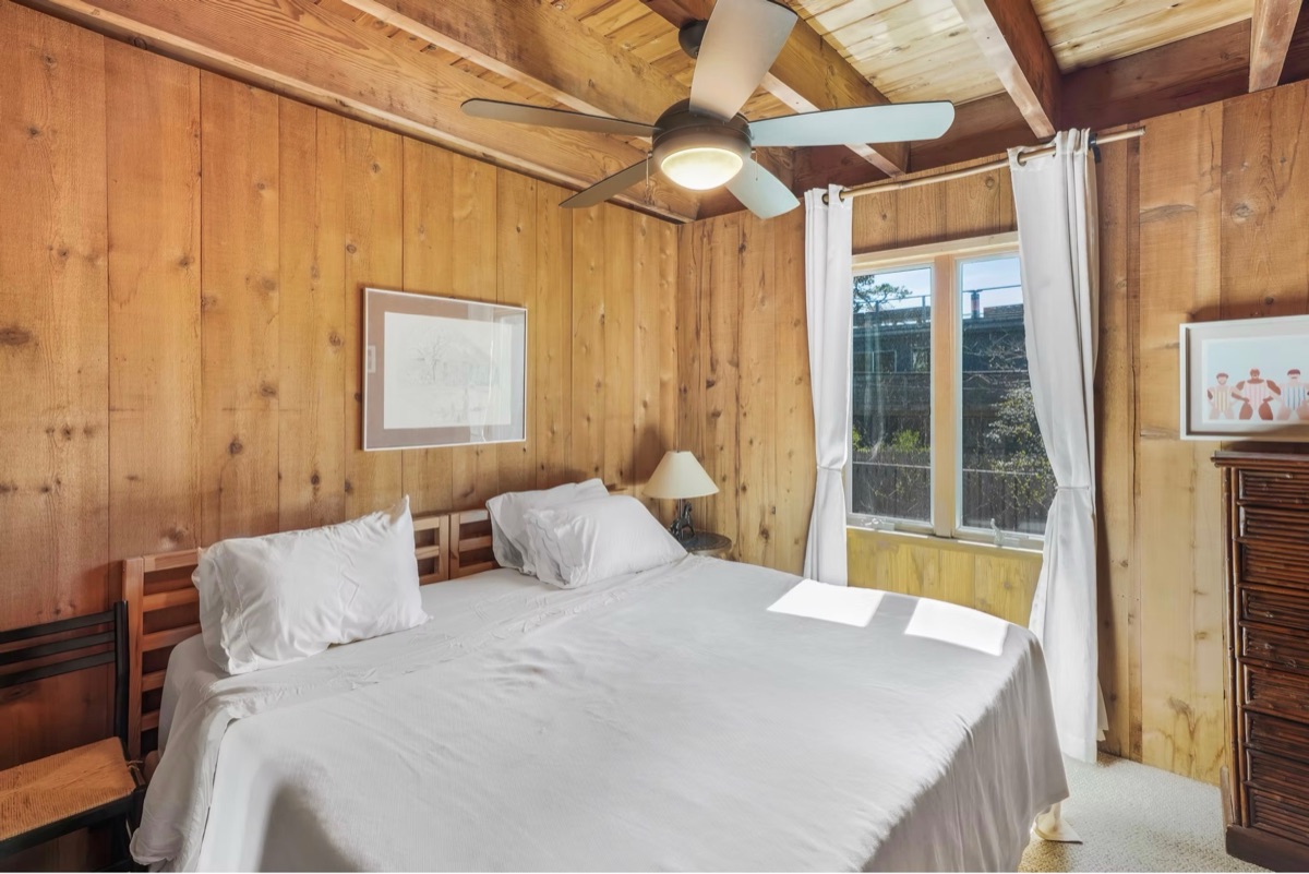 Guest bedroom with twin beds joined as a king
